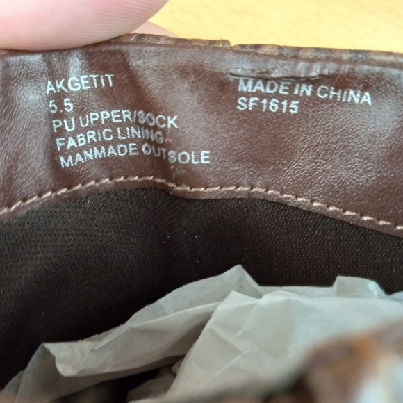 NWT Anne Klein 'Get-It' Vegan Leather Almond Toe Ankle Booties in Tobacco Snake - Picture 8 of 8